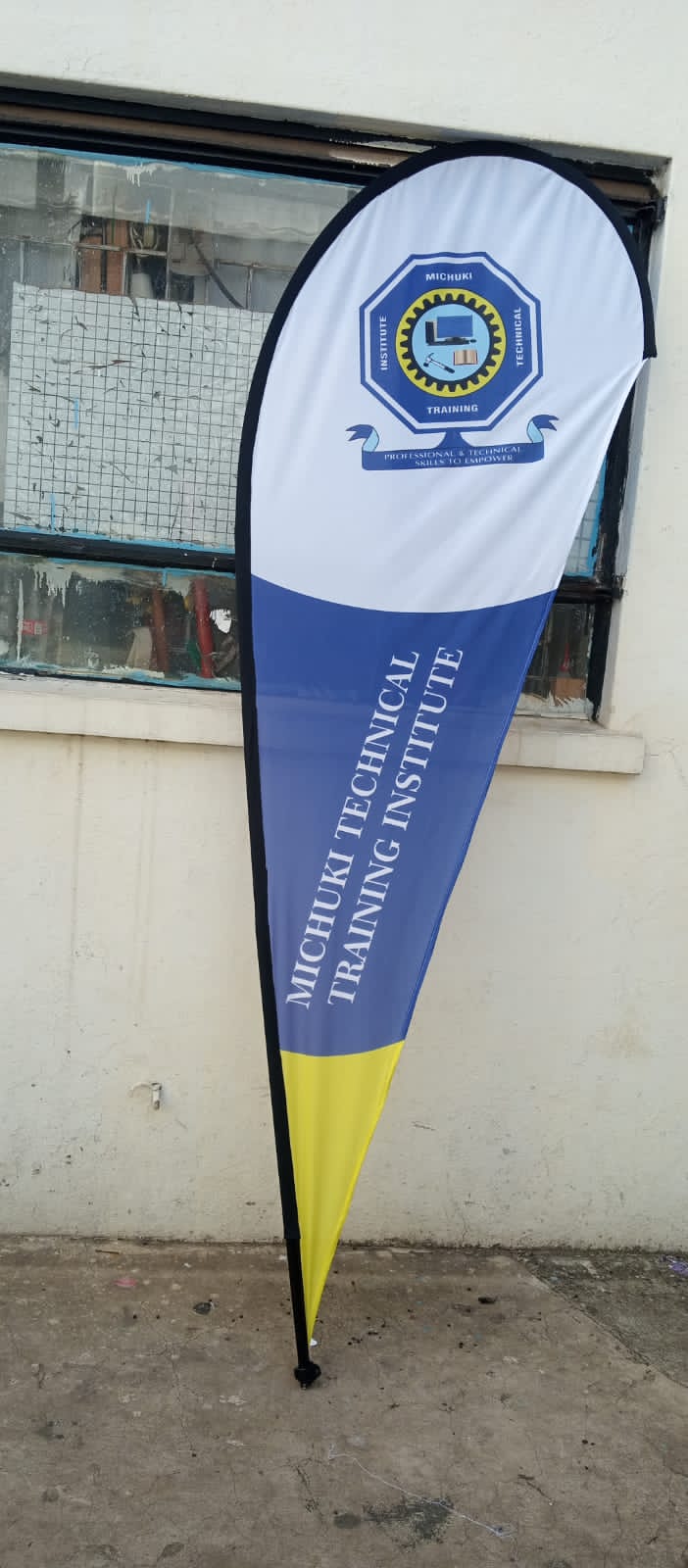 Teardrop Banner